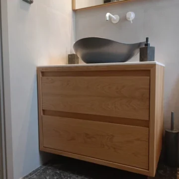 Low bathroom chest of drawers